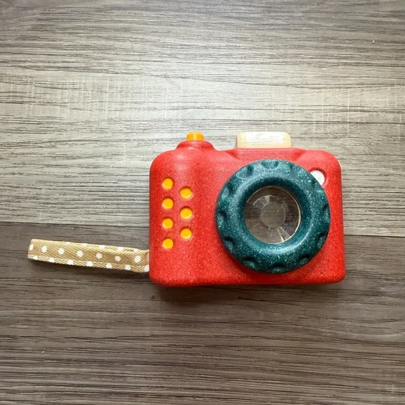 Plan Toys My First Camera - Picture 3 of 5